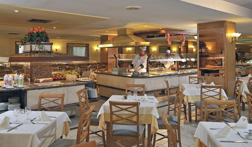 Globales Santa Ponsa Park Hotel Restaurant photo